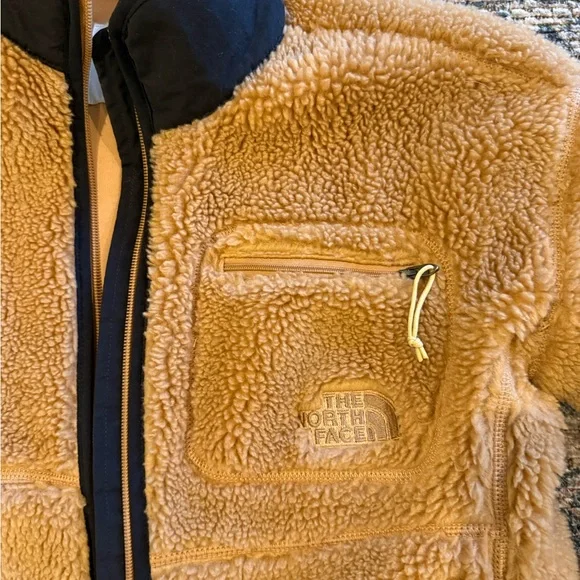 The North Face Camel and Black Women’s Sherpa Jacket - Picture 2 of 6